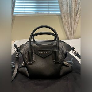 Givenchy ANTIGONA LEATHER HANDBAG